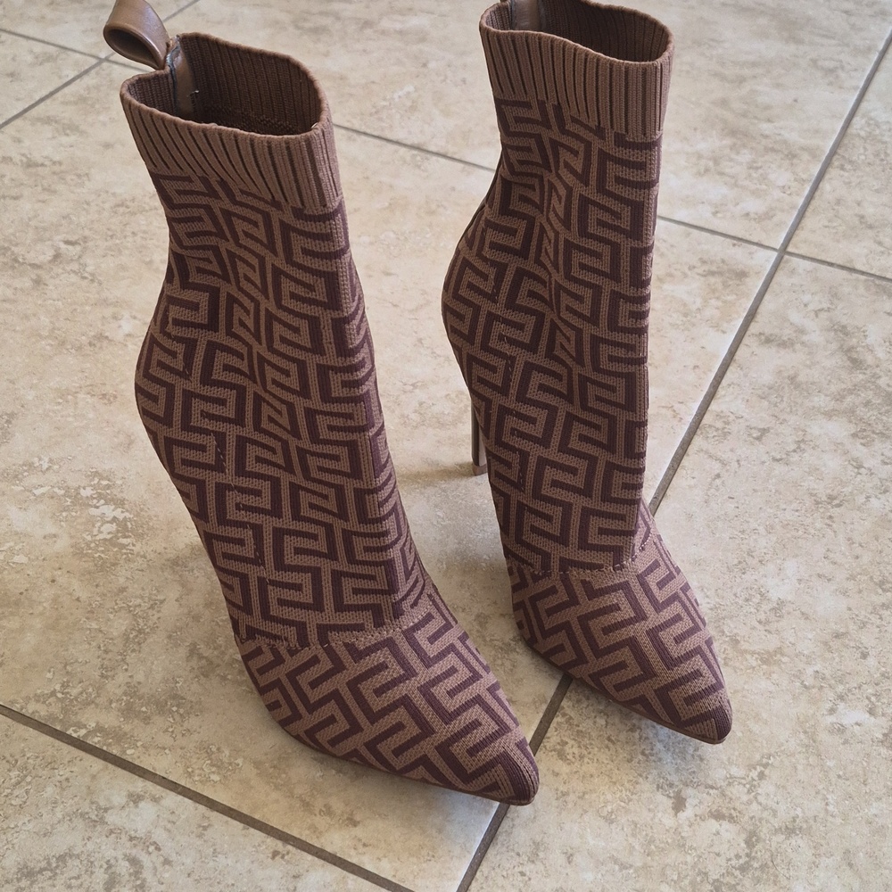 Steve Madden Diani Pattern Pointy Toe Mid Calf Sock Boot Sz 6 Medium